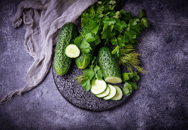 Rodajas De Pepino Fresco Y Perejil