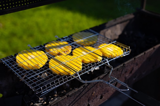 rodajas de piña en rodajas a la parrilla