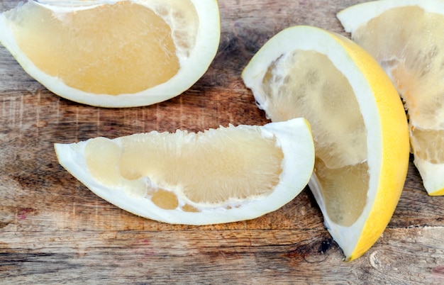 Rodajas de pomelo amarillo