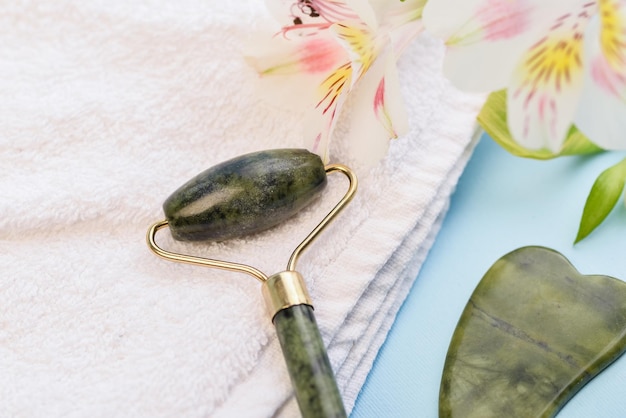 Rodillo de jade para masaje facial Gua sha verde masajeador facial herramientas Anti edad