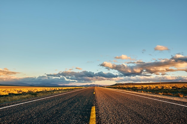 Rodovia aberta na califórnia