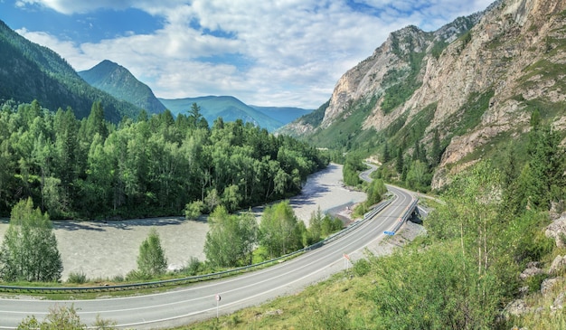 Rodovia chuya - uma estrada pitoresca nas montanhas altai, rússia