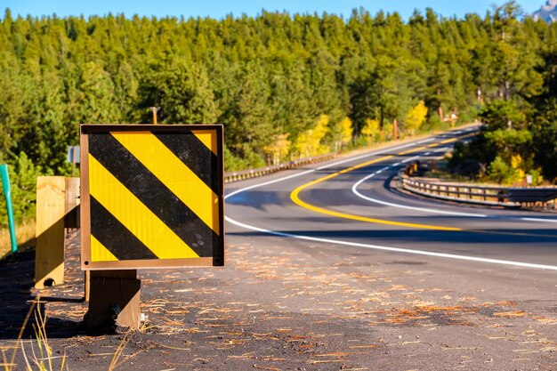 Rodovia no outono no Colorado EUA