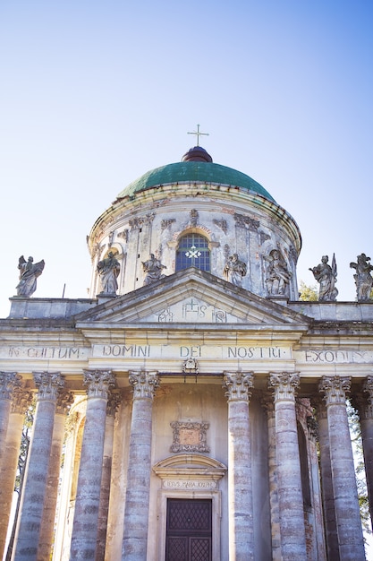 Römisch-katholische Kirche St. Joseph im Barockstil in Pidgirtsi. Nahaufnahme