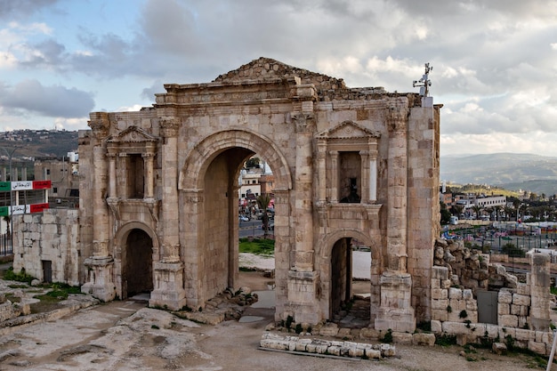 Römische Ruinen in der Stadt Jerash in Jordanien. Alter römischer Bogen in der Stadt Jerash