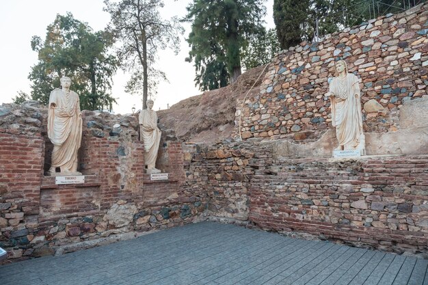 Römische Ruinen von Merida Skulpturen im Peristyl des römischen Theaters Extremadura Spanien