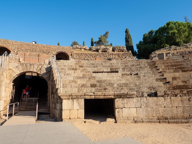 Foto römisches amphitheater von merida in merida spanien an einem sonnigen tag reise- und tourismuskonzept