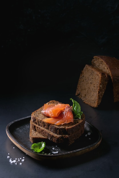 Roggenbrot mit Räucherlachs