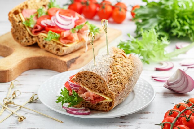 Roggenkornbrot-Sandwiches