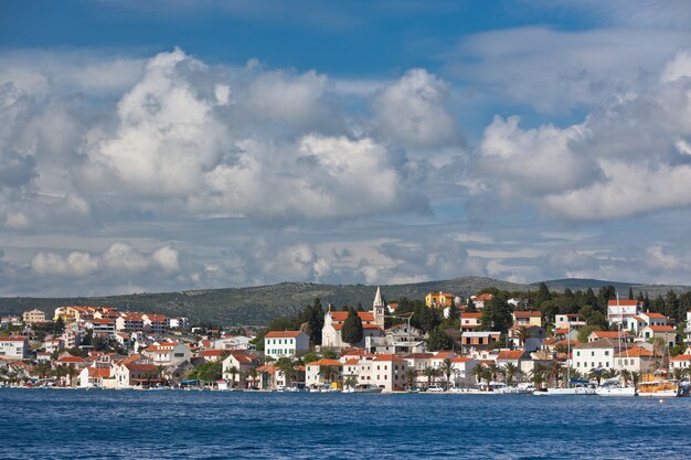 Rogoznica es una popular ciudad histórica y un puerto en la costa del Adriático en Croacia