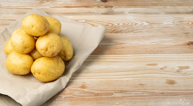 Rohe ganze Kartoffeln mit Kopierraum