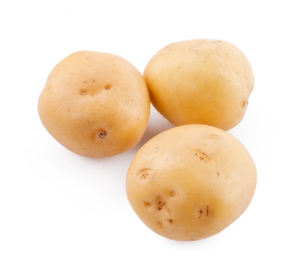 rohe gelbe Kartoffel isoliert