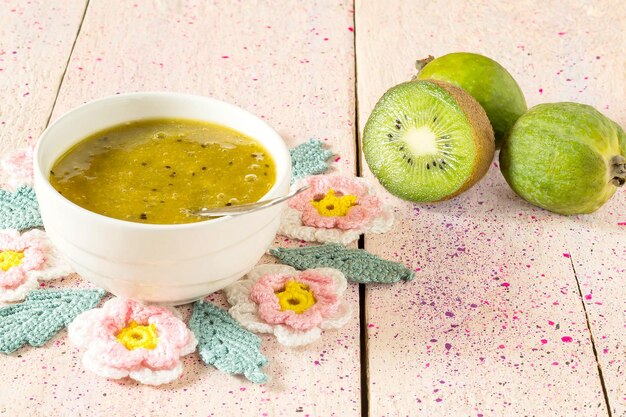 Rohe Marmelade aus Kiwi Feijoa und Honig