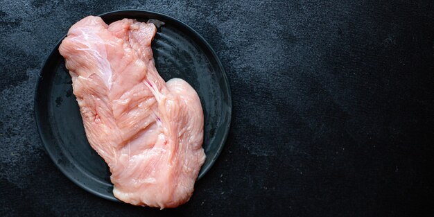 Rohe Pute oder Hühnerfilet frisches Fleisch gesunde Mahlzeit Snack