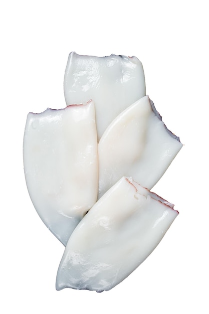 Rohe Tintenfisch- oder Calamari-Röhren auf einem Küchentisch, hochwertiger isolierter weißer Hintergrund