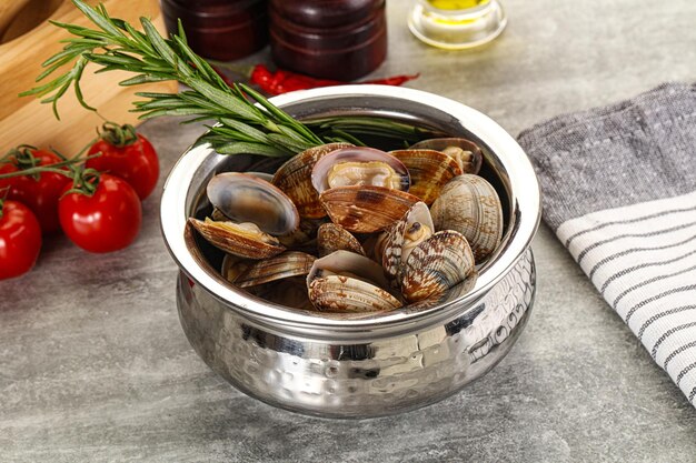 Foto rohen vongole-muscheln zum kochen