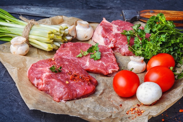 Rohes Fleisch zu Hause Rindfleisch