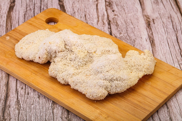 Rohes Fleischschnitzel zum Braten