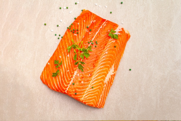 Rohes Forellenfilet (Lachs).