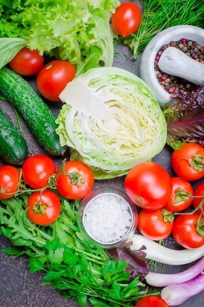 Rohes Gemüse für Salat o