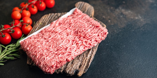 Rohes Hackfleisch Schweinefleisch oder Kalbslamm Mahlzeit Snack auf dem Tisch kopieren Raum Essen Hintergrund rustikal