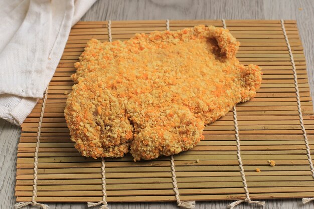 Rohes Hühnchen-Katsu vor dem Frittieren