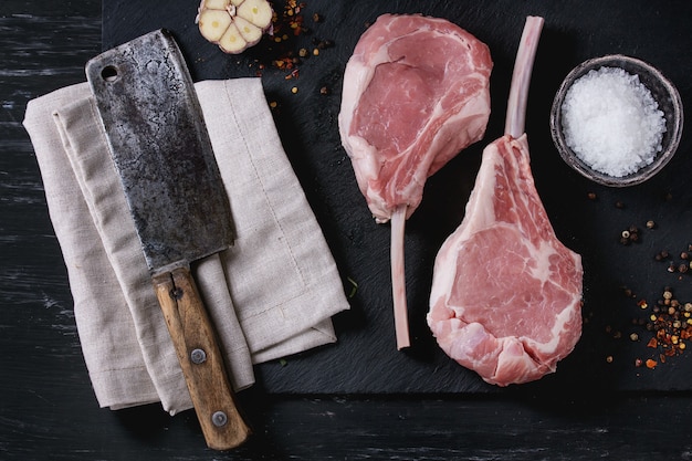 Rohes Kalbfleisch-Tomahawk-Steak