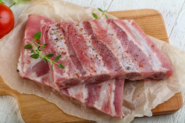 rohes Schweinefleisch Rippen