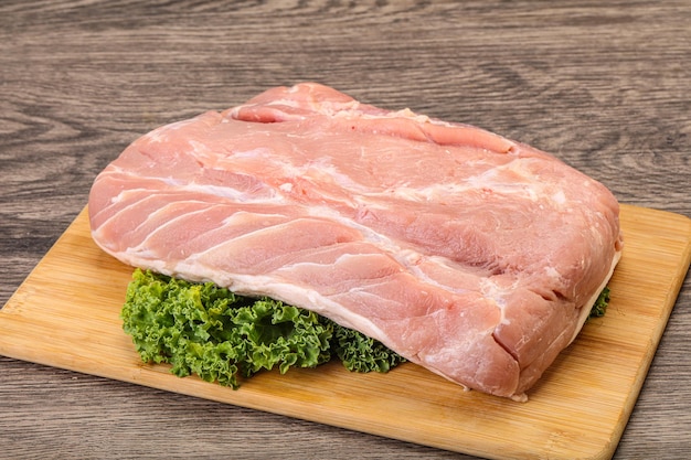 Rohes Schweinelendenfleisch zum Kochen