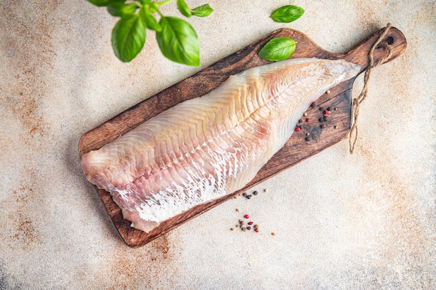 rohes seelachsfilet ohne knochen frisches gericht gesunde mahlzeit essen snack diät auf dem tisch