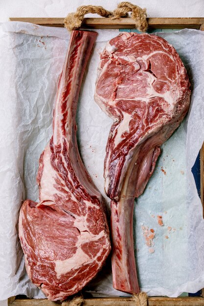 Rohes Tomahawk-Steak