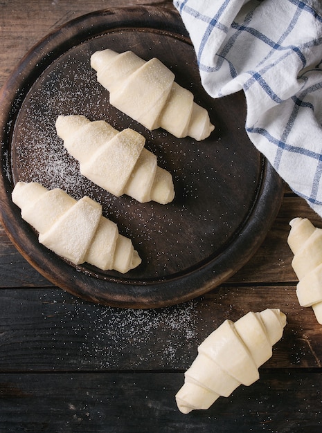 Rohes ungebackenes Croissant