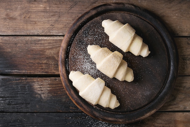 Rohes ungebackenes Croissant