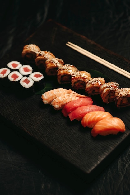 Foto rolinhos de cozinha japonesa e asiática