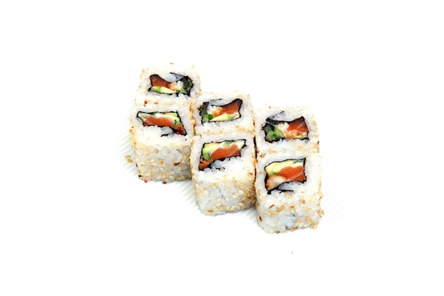 Roll California in Sesam Sushi mit Krabbenaalgurke Japanisches Essen auf einem schönen Teller