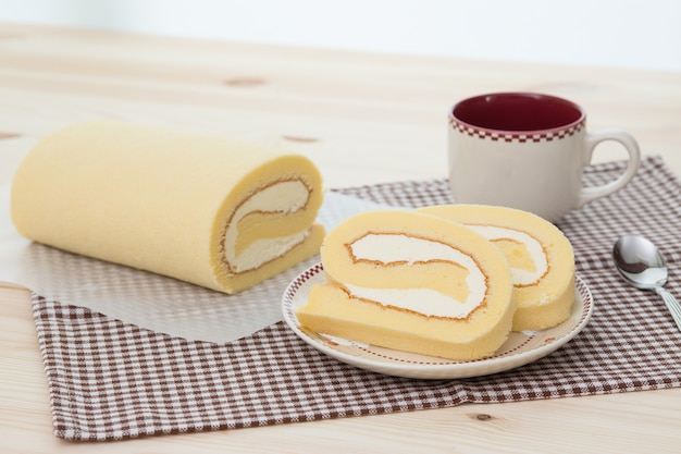 Rollcake con taza de café