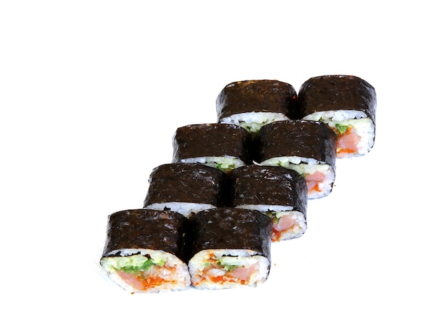 Rolle mit Kaviar von Lachs Sushi mit Kaviar von fliegenden Fischen Japanisches Essen auf einem schönen Teller