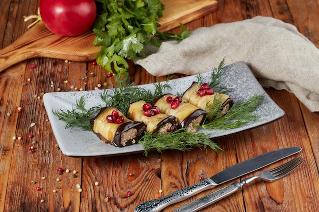 Rollitos de berenjena rellenos de nueces