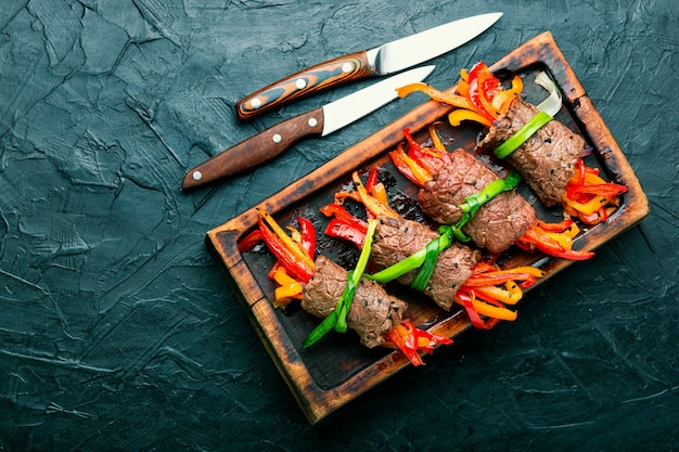 Rollitos de carne con pimiento morrón