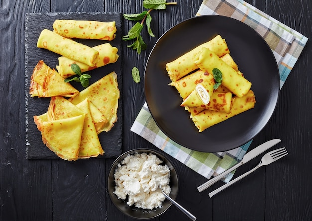 Rollitos de crepe con relleno de mascarpone