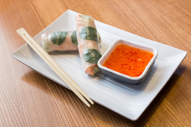 Rollitos de primavera asiáticos con verduras