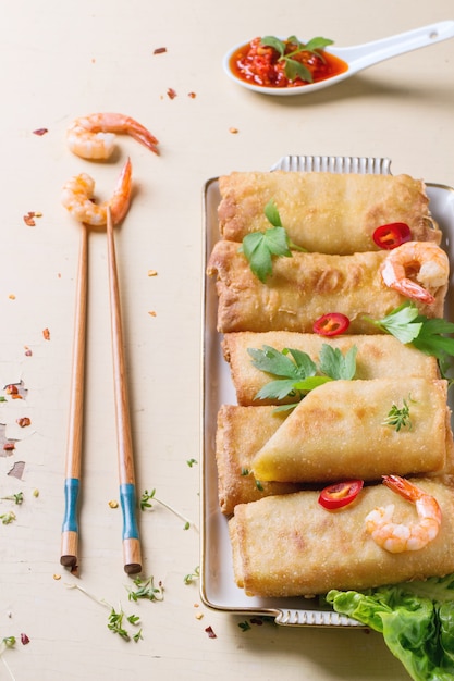 Rollitos de primavera con verduras y gambas