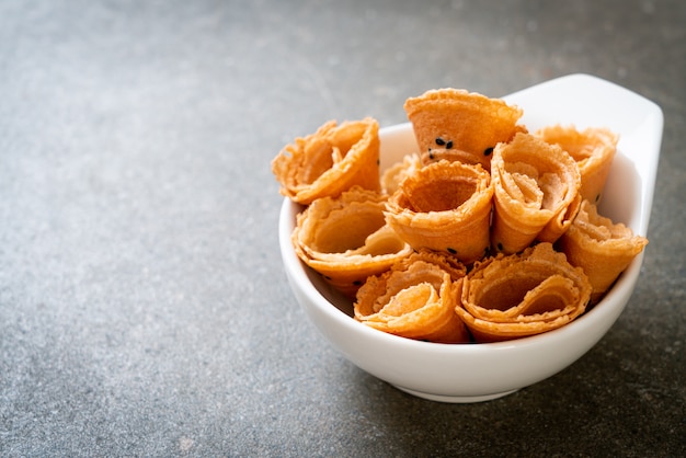 rollo de coco crujiente - snack asiático