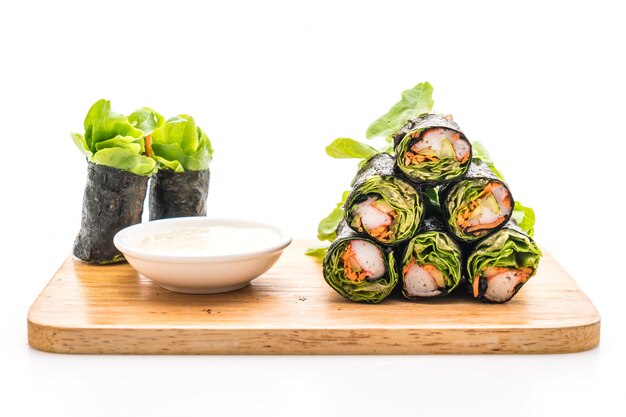 rollo de ensalada de algas con palo de cangrejo