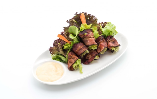 rollo de ensalada con tocino