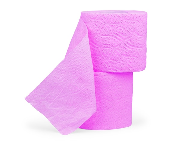 El rollo de papel higiénico rosa aislado sobre fondo blanco.