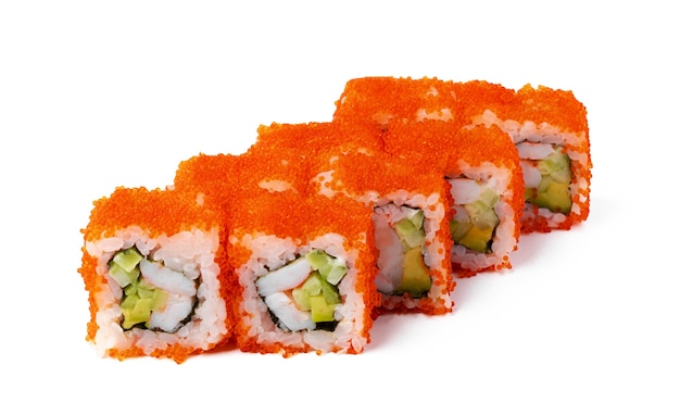 Rollo de sushi de cocina japonesa sobre un fondo blanco