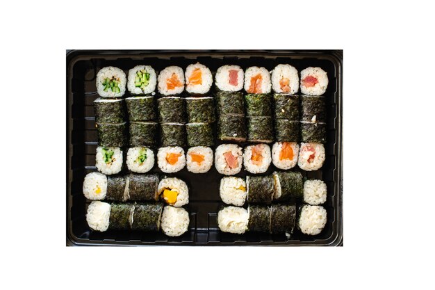 rollo de sushi fresco mariscos multicolores maki susi salmón atún arroz nori wasabi sésamo comida asiática