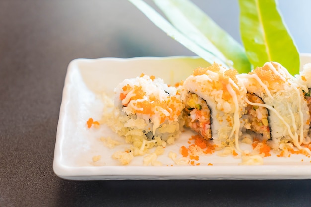 rollo de sushi maki tempura