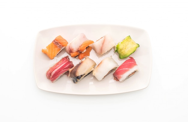 rollo de sushi mixto - estilo de comida japonesa
